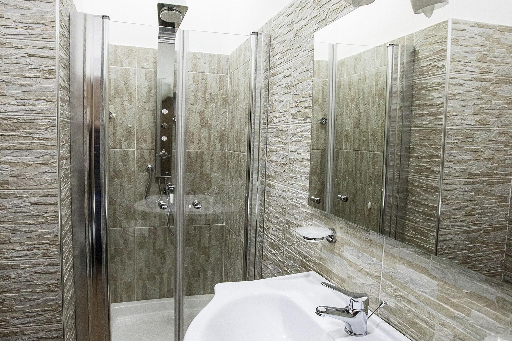 Bed and Breakfast Napoli Garibaldi Square Екстер'єр фото