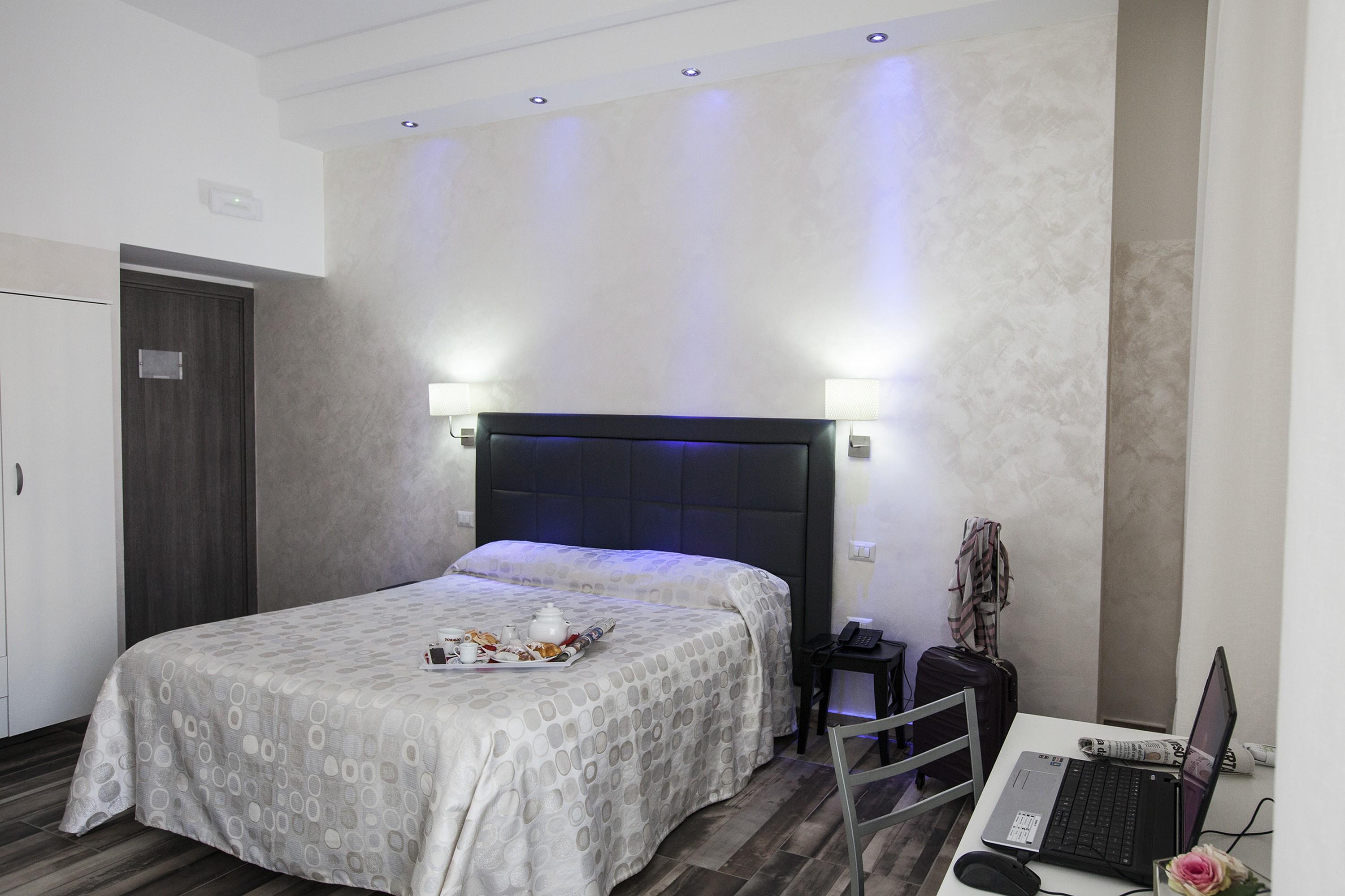 Bed and Breakfast Napoli Garibaldi Square Екстер'єр фото