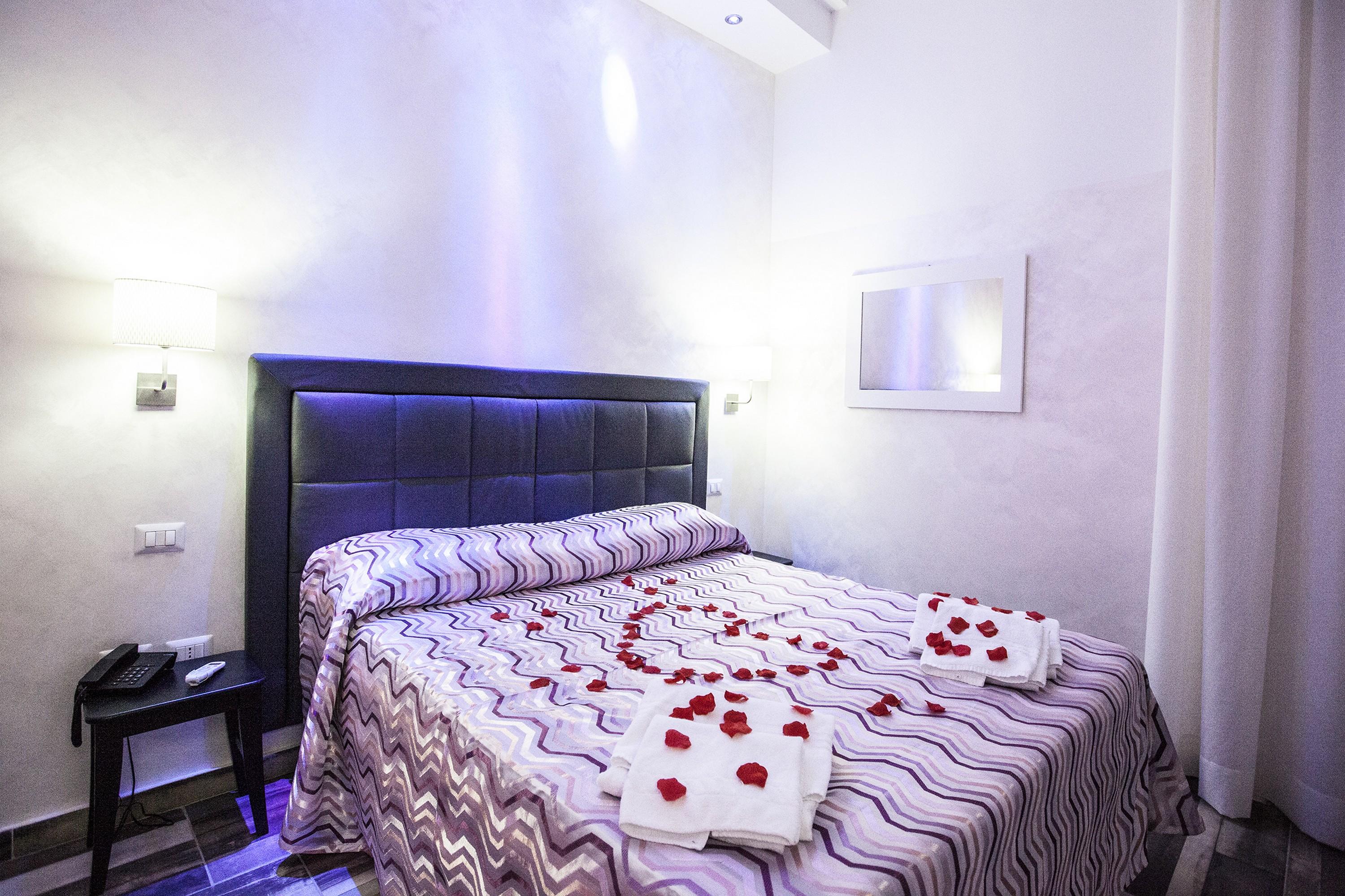Bed and Breakfast Napoli Garibaldi Square Екстер'єр фото